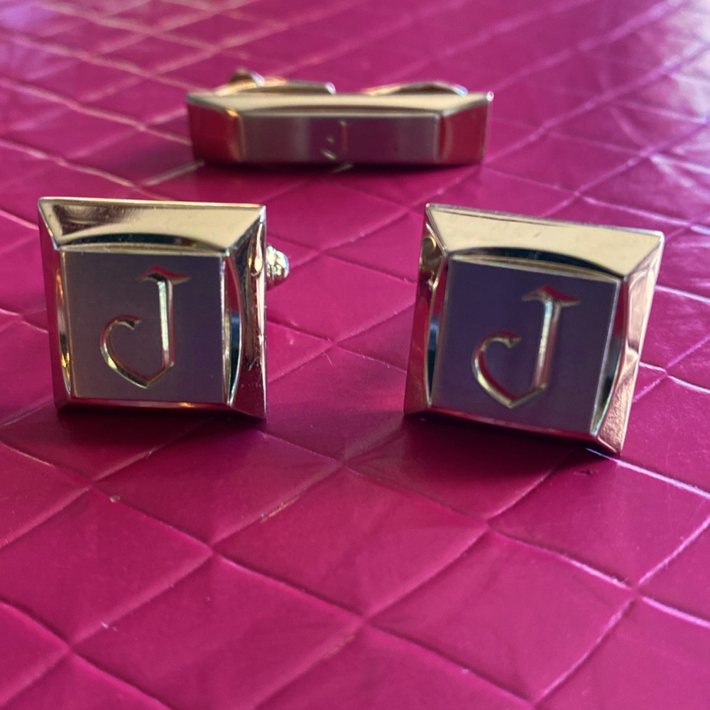 Hickok initial J cufflinks and tie clip.